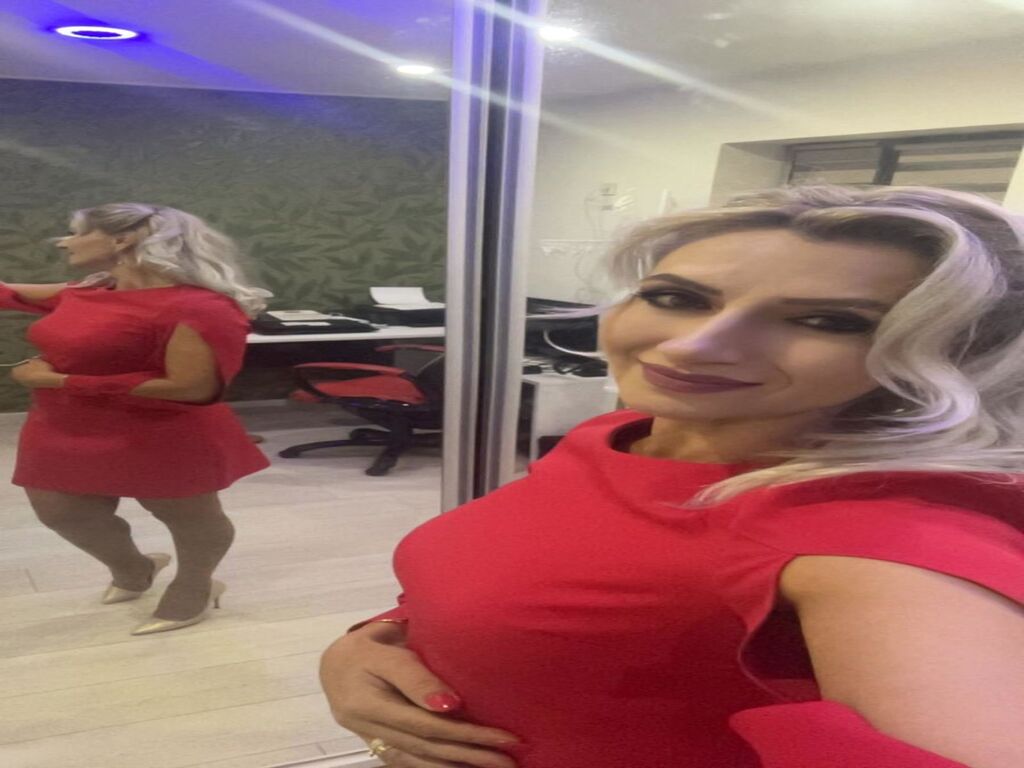 MoniqueBlonde